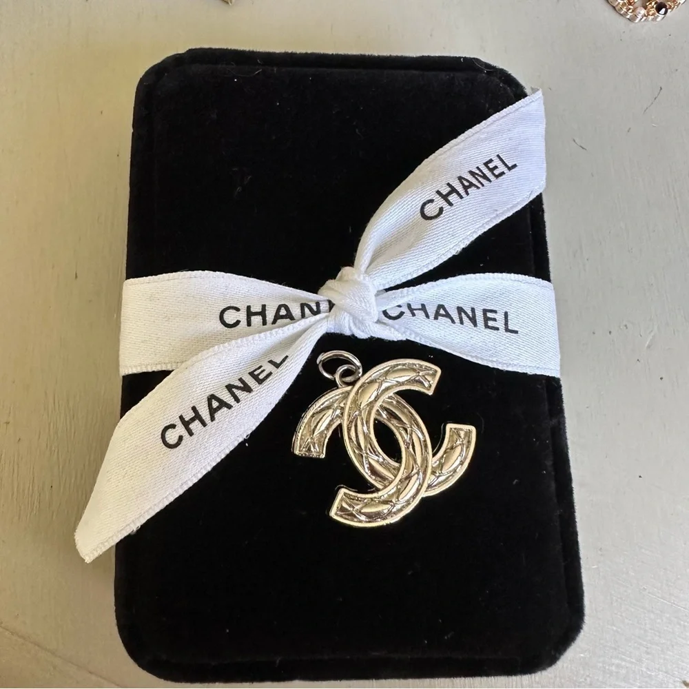 Chanel Silver Tone Metal Zipper Pull Button  Charm. - Picture 3 of 3